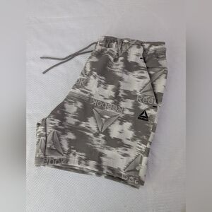 Reebok Men’s Tan And White Size Plus 3XL Shorts .